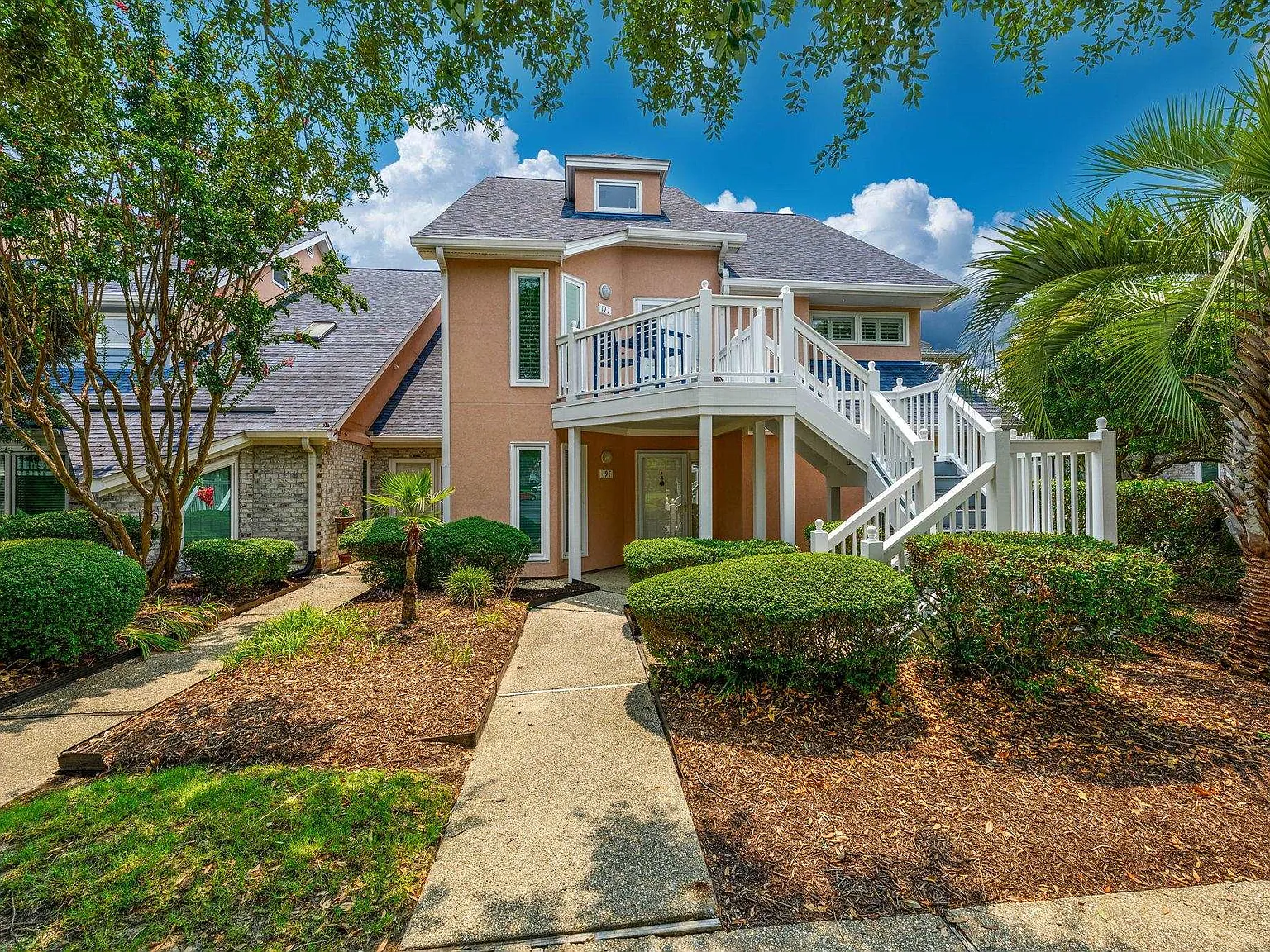 3 bed, 3.5 bath, 1869 sqft, $2,700 — Photo 1