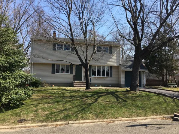 3 Crestview Dr, Hazlet, NJ 07730