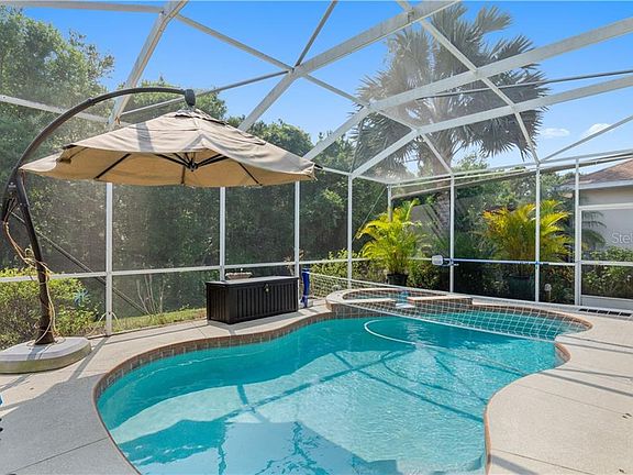 5th image of 2305 Wood Pointe Dr