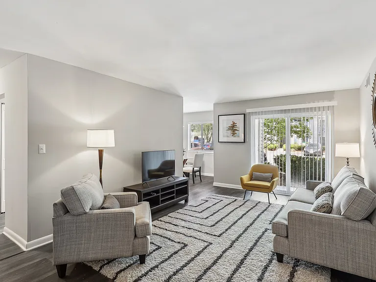 Woodshire Apartments — Photo 8