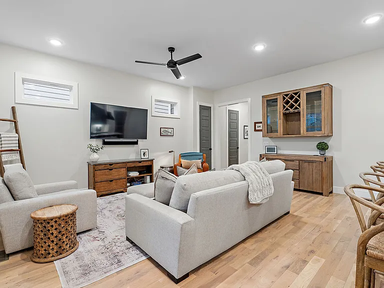 6462 Thunderbird Dr — Photo 13