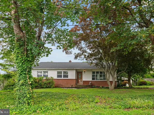 1942 Scott St, Trevose, PA 19053