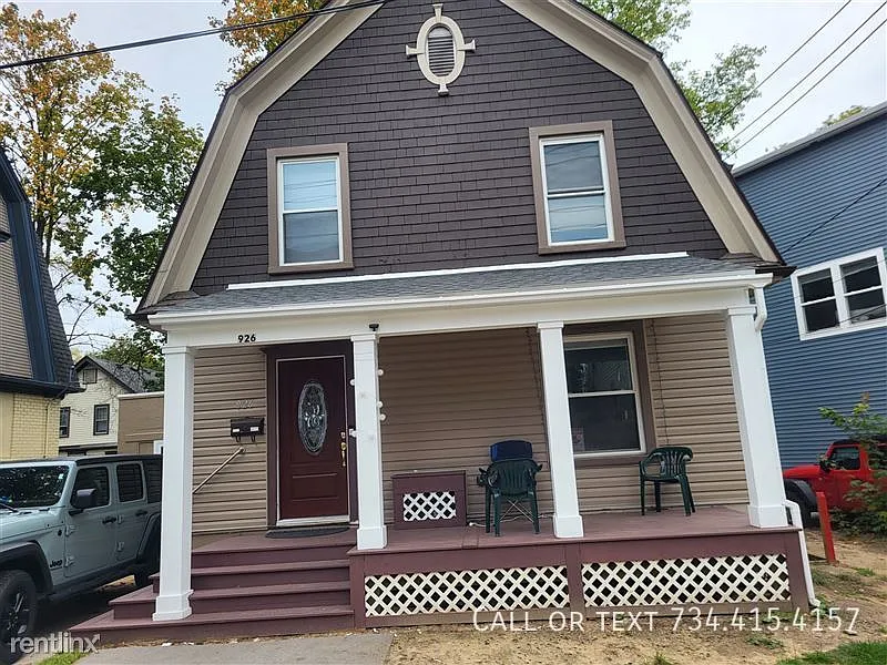 926 Greenwood Ave — Photo 3