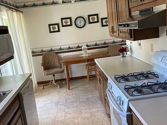 2nd image of 2973 Imperial Dr