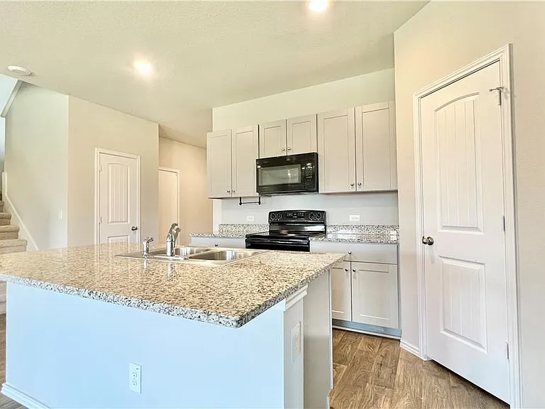 5913 Shanjia Dr — Photo 8
