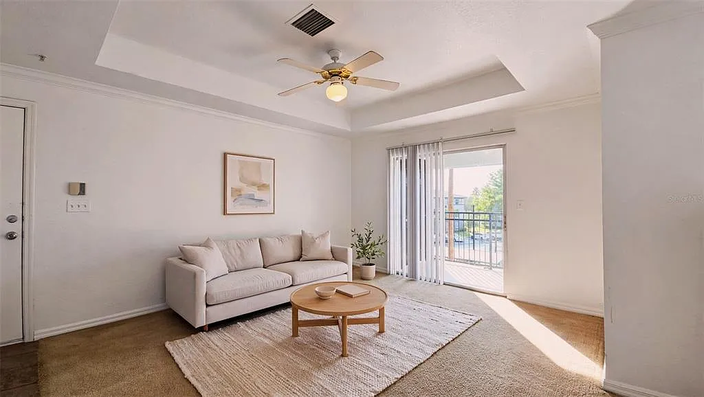 1 bed, 1.0 bath, 768 sqft, $1,249 — Photo 2