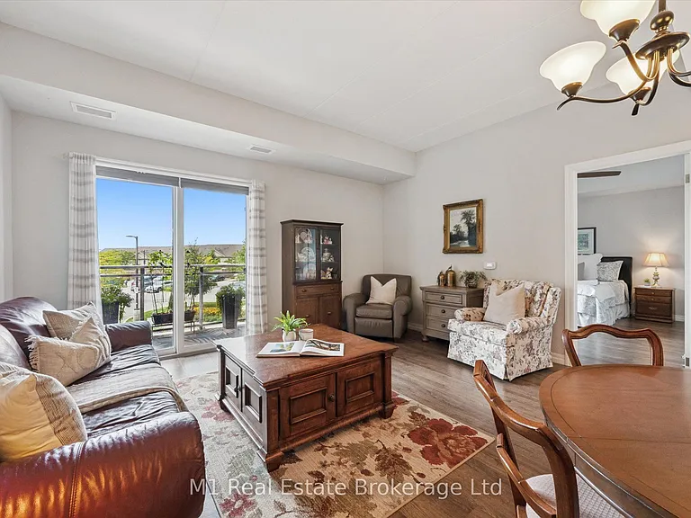 35 Kingsbury Sq #215 — Photo 9