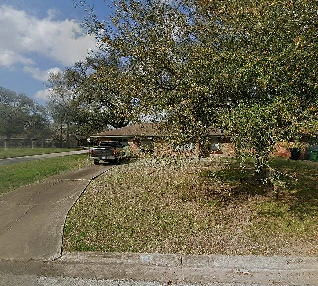 946 Stonecrest Dr — Photo 3