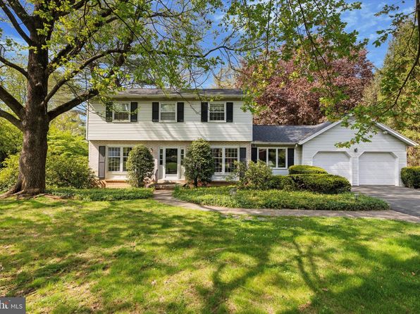 781 Barrymore Ln, Bethlehem, PA 18017