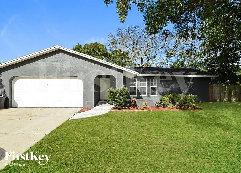 561 Hibiscus Rd — Photo 1