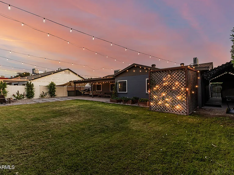 2200 N Los Altos Dr — Photo 37