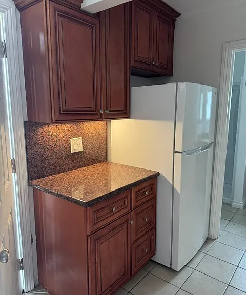 738 W 9th St — Photo 15