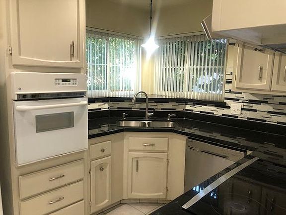 5th image of 640 Pinewood Dr APT 1