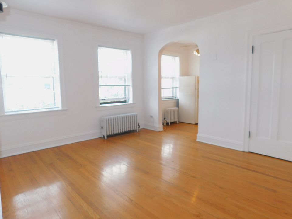 1st image of 905 Sherman Ave #10