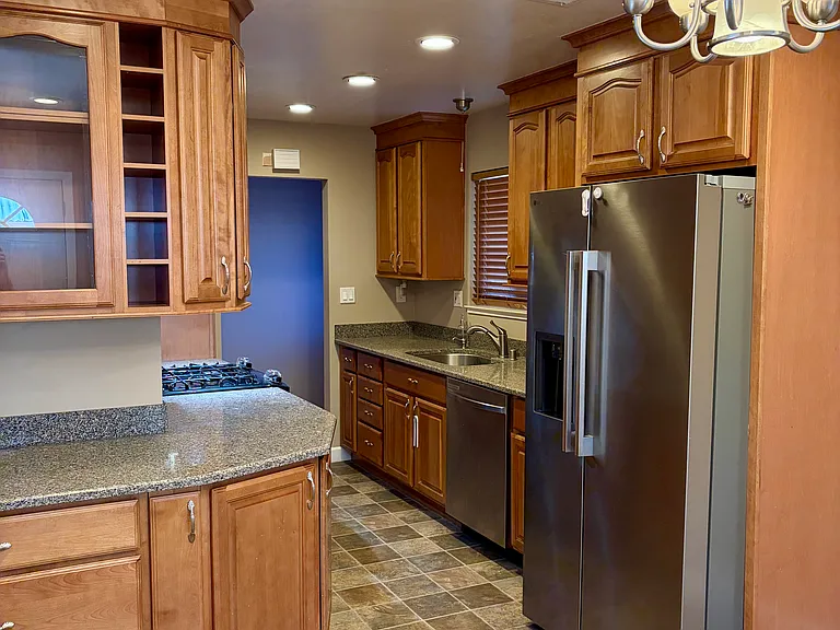 812 Coakley Dr — Photo 2