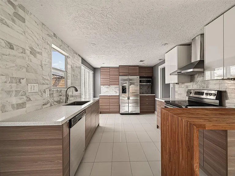 2130 Round Lake Dr — Photo 20