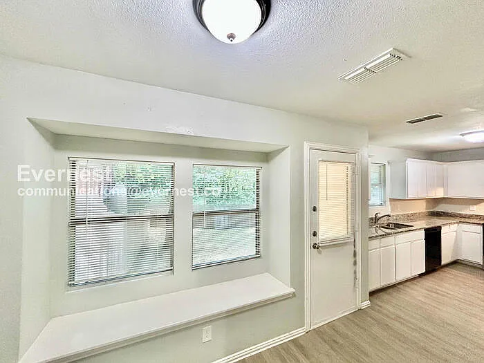 328 Ezekial Ave — Photo 4