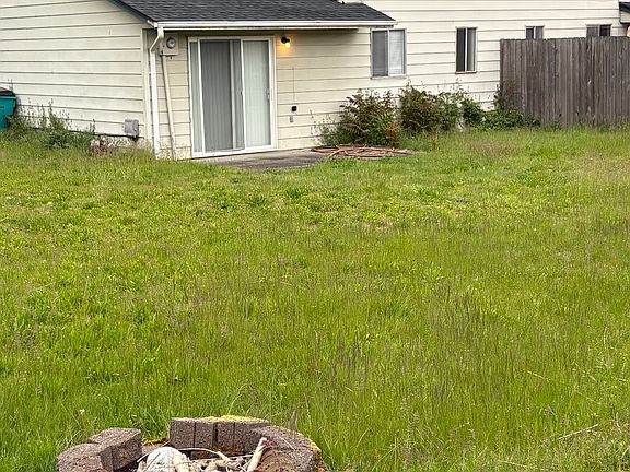 2nd image of 402 SE 161st Ave