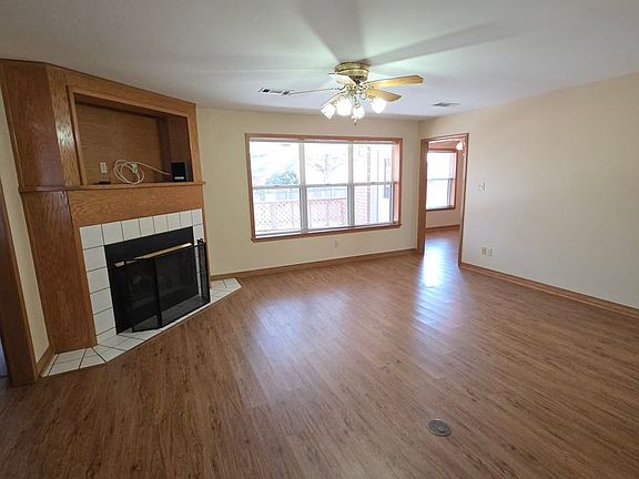 2nd image of 801 S Phoenix Ave