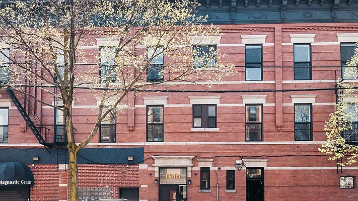 Rented by Nooklyn NYC LLC | media 44