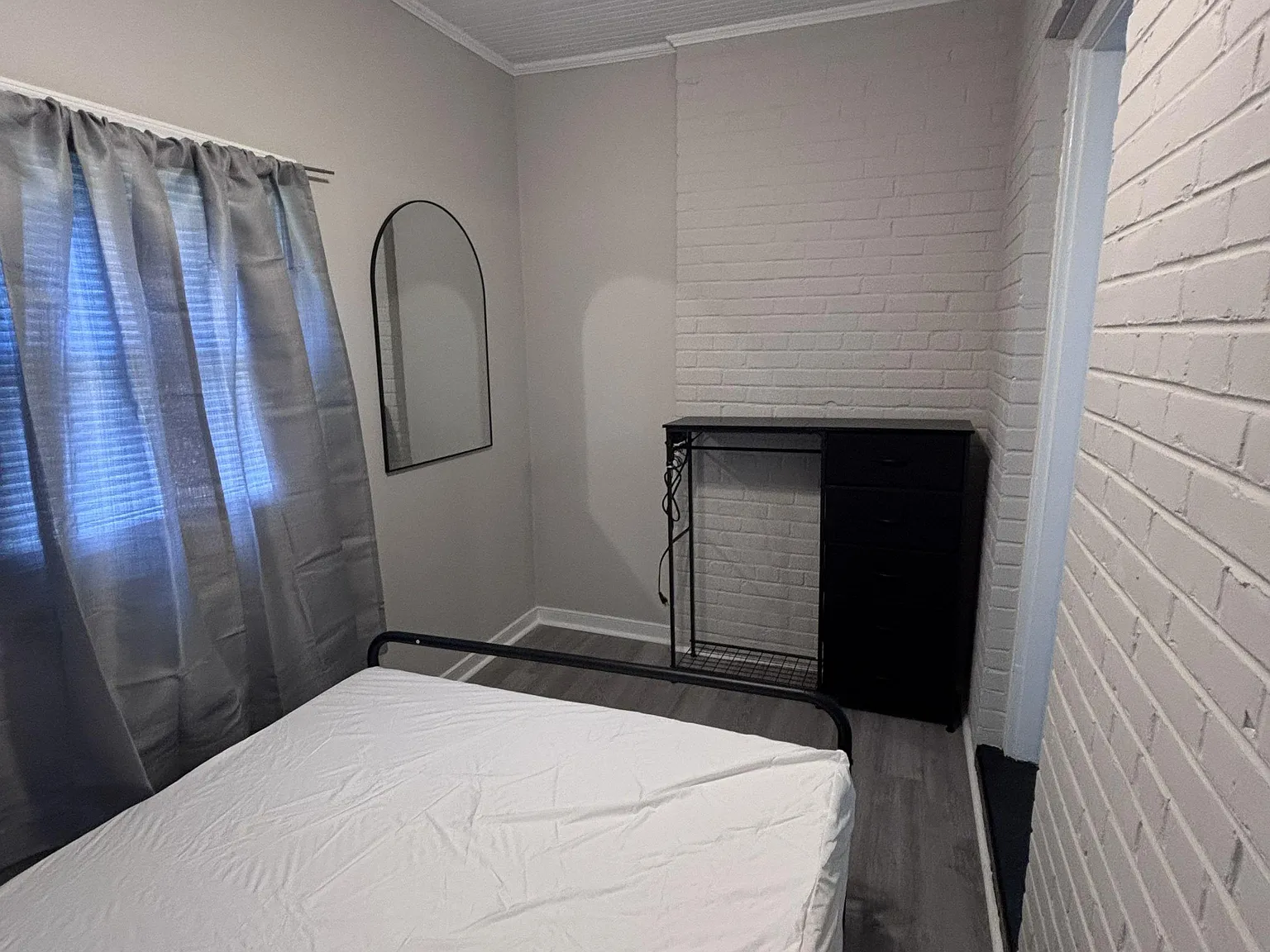 4 bed, 2.0 bath, 1400 sqft, $754 — Photo 2
