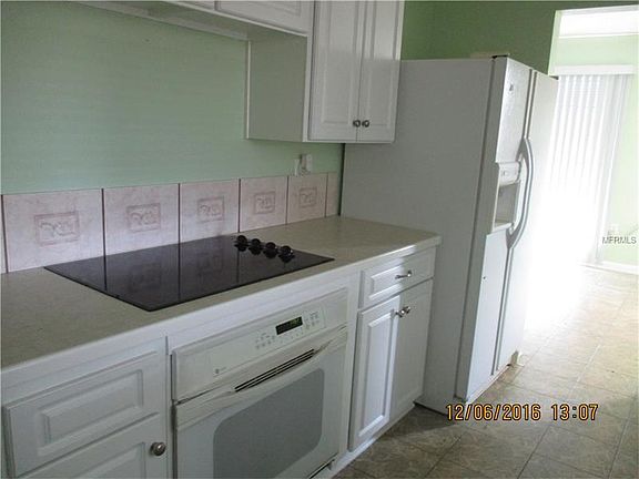 4th image of 21946 Catherine Ave