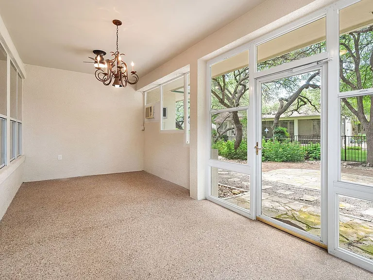 104 Bronco Cir — Photo 29