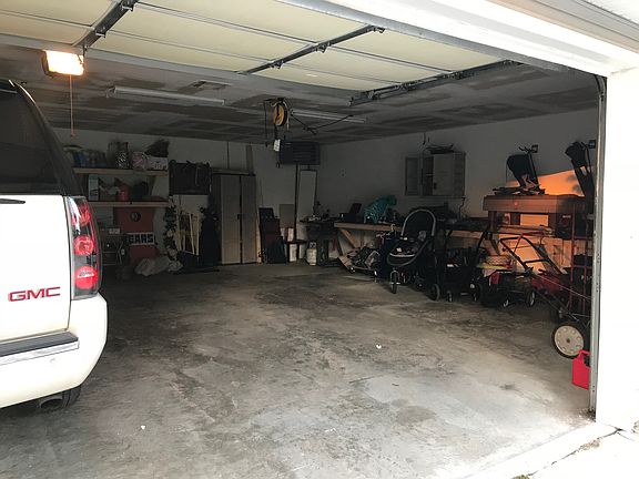 Heated 2.5 car garage 