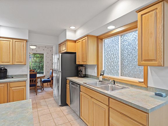 4th image of 49800 Proposal Rock Loop