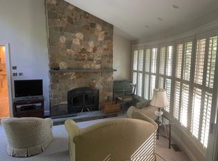 33 Wildwood Dr #1, Bedford, MA 01730