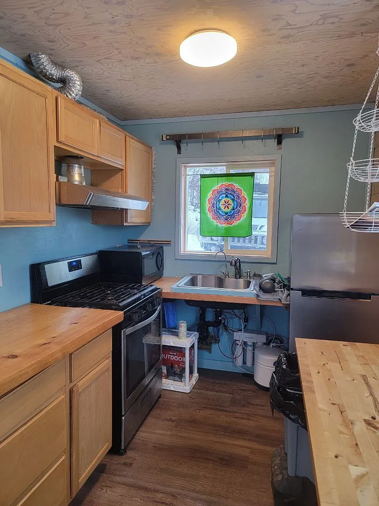 Charming 1-Bedroom Cabin in Homer, Alaska — Photo 3