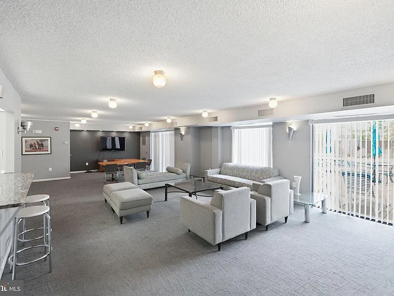 200 N Pickett St #1414 — Photo 18