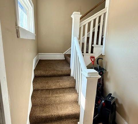 4th image of 687 Aurora Ave