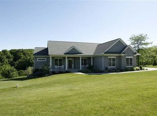 1156 Ivanhoe Rd, Mount Vernon, IA 52314