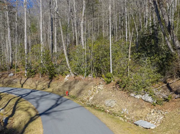 87 Flagstone Road, Cashiers, NC 28717