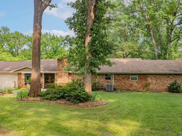 3805 Treetop Ln, Longview, TX 75604