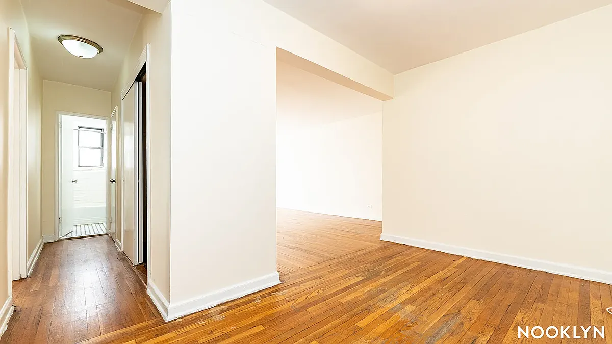 Building Photo - 34-15 Parsons Blvd #G44