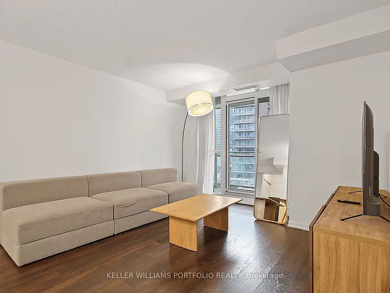 35 Bastion St #1120 — Photo 12