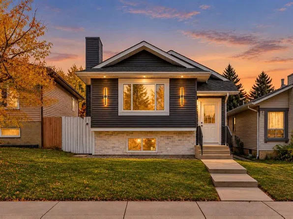 28 S Sandstone Hl NW, Calgary, AB T3K 2W7