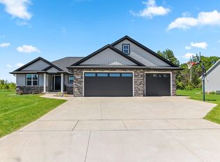 2174 Potter Dr, De Pere, WI 54115