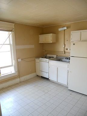 2nd image of 421 E Cherry St APT 6