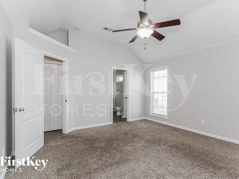 2218 Village Ln — Photo 12