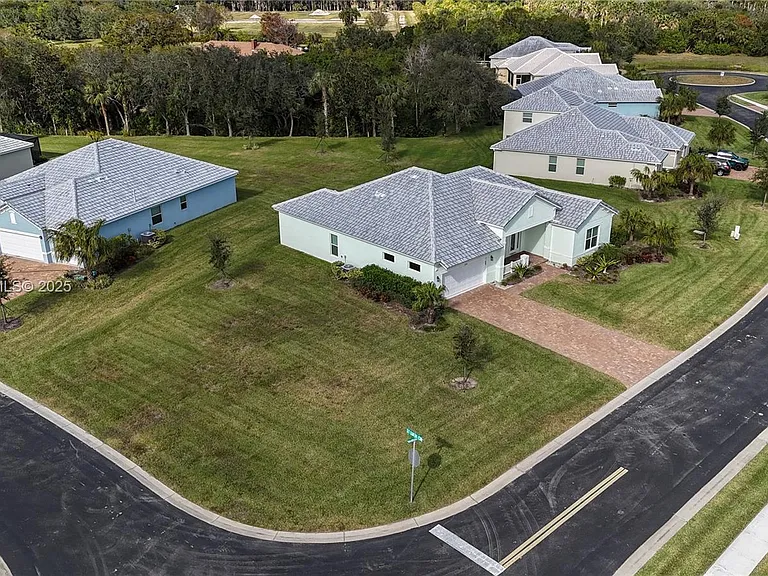 6555 Barbados Ct — Photo 3