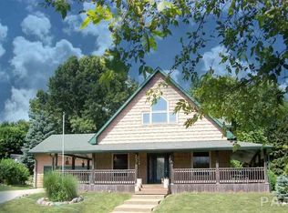 303 Maple Park Dr, Pekin, IL 61554