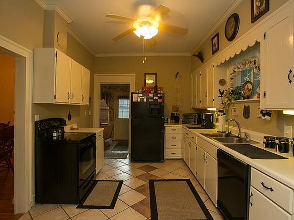 5th image of 302 N East St