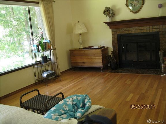 4th image of 4604 Delores Dr NE
