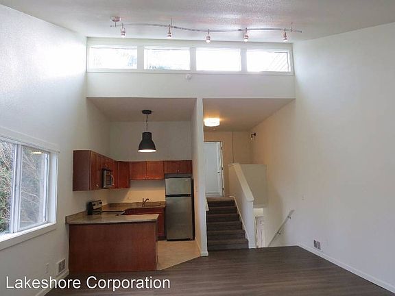3rd image of 11318 NE 67th St #11329009