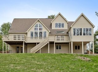 48 N Main St, Petersham, MA 01366