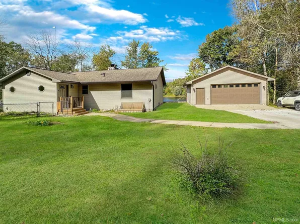N2417 River Dr, Wallace, MI 49893