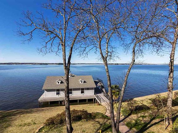 3rd image of 119 Lake Bluff Dr